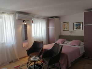 18693021-Ferienwohnung-2-Vis-300x225-3