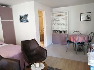 18693021-Ferienwohnung-2-Vis-300x225-5