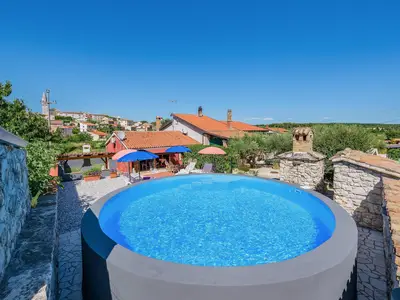PoolOfHouse