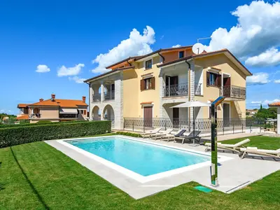 PoolOfHouse