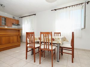 23927695-Ferienwohnung-6-Vlašići-300x225-5