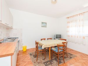 23940834-Ferienwohnung-6-Vlašići-300x225-1