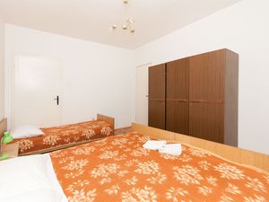 23940834-Ferienwohnung-6-Vlašići-300x225-3