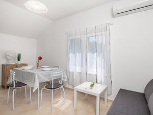 23747461-Ferienwohnung-3-Vlašići-300x225-2