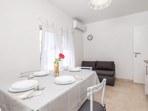 23747461-Ferienwohnung-3-Vlašići-300x225-3