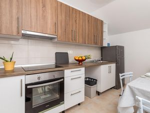 23747461-Ferienwohnung-3-Vlašići-300x225-4