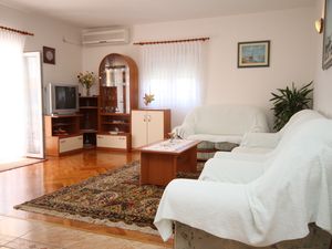 18323895-Ferienwohnung-8-Vlašići-300x225-1