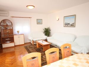 18323895-Ferienwohnung-8-Vlašići-300x225-2