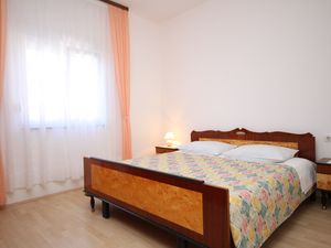 23929388-Ferienwohnung-5-Vlašići-300x225-3