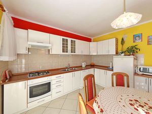 23958186-Ferienwohnung-7-Vodice-300x225-3