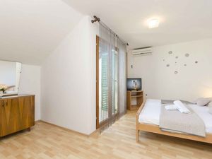 23958198-Ferienwohnung-3-Vodice-300x225-3