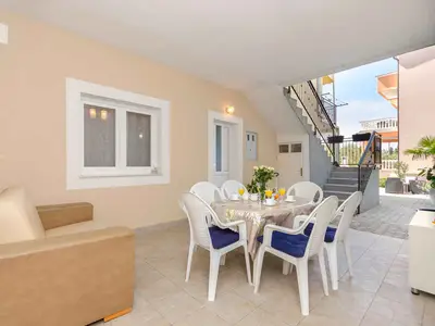 Ferienwohnung für 5 Personen (80 m²) in Vodice 1/10