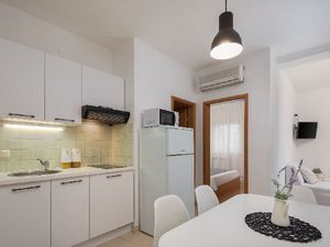 19284702-Ferienwohnung-0-Vodice-300x225-5