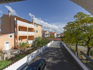 23944357-Ferienwohnung-4-Vodice-300x225-3