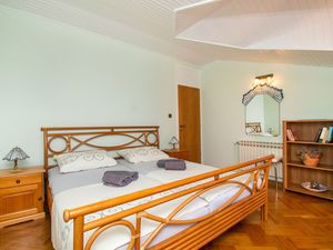 23945832-Ferienwohnung-4-Vodice-300x225-1