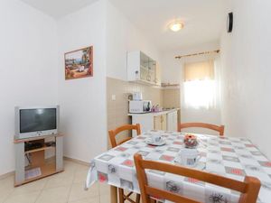 23940247-Ferienwohnung-3-Vodice-300x225-4