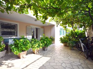 23940176-Ferienwohnung-5-Vodice-300x225-3