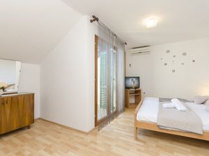 23940177-Ferienwohnung-3-Vodice-300x225-4