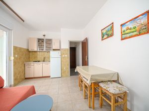 23942510-Ferienwohnung-3-Vodice-300x225-2