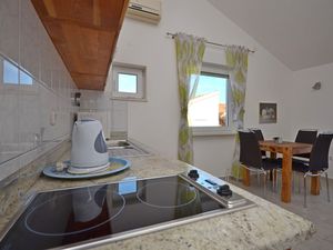 23942560-Ferienwohnung-4-Vodice-300x225-4