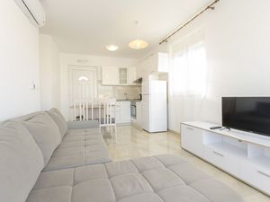 23943496-Ferienwohnung-4-Vodice-300x225-3