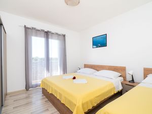 23944198-Ferienwohnung-8-Vodice-300x225-1