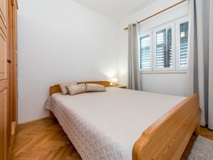 23944604-Ferienwohnung-5-Vodice-300x225-5