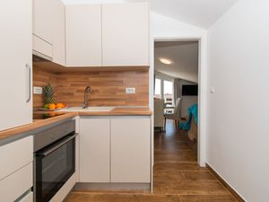 23945339-Ferienwohnung-3-Vodice-300x225-4