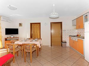 23732452-Ferienwohnung-4-Vodice-300x225-3