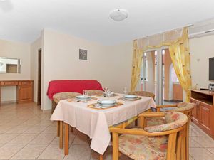 23732452-Ferienwohnung-4-Vodice-300x225-5