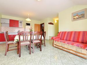 23723380-Ferienwohnung-4-Vodice-300x225-2