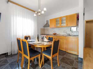 23949525-Ferienwohnung-5-Vodice-300x225-2