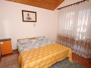 18323529-Ferienwohnung-5-Vodice-300x225-4