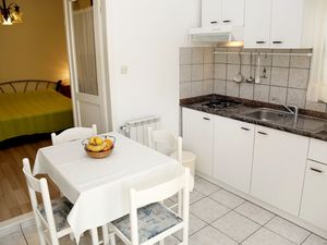 18321905-Ferienwohnung-3-Vodice-300x225-2