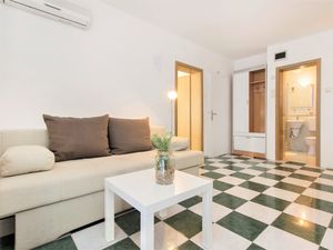 19308380-Ferienwohnung-4-Vodice-300x225-2