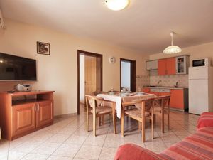 19683991-Ferienwohnung-4-Vodice-300x225-1