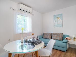 21666347-Ferienwohnung-2-Vodice-300x225-1