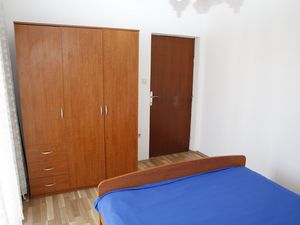 21751033-Ferienwohnung-2-Vodice-300x225-5