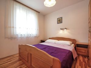 23932271-Ferienwohnung-2-Vodice-300x225-4