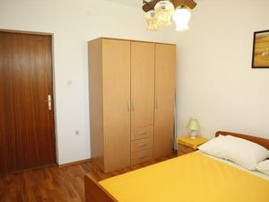 23932405-Ferienwohnung-6-Vodice-300x225-4