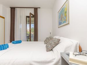 23942521-Ferienwohnung-3-Vodice-300x225-5