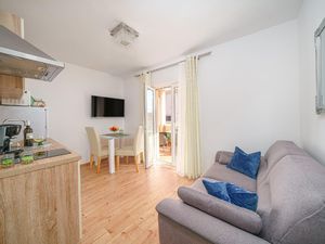 22447703-Ferienwohnung-2-Vodice-300x225-1