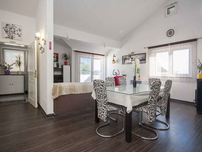 Ferienwohnung für 6 Personen (85 m²) in Vodice 1/10