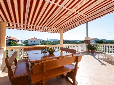 Ferienwohnung für 8 Personen (90 m²) in Vodice 1/10
