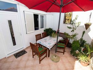 24032237-Ferienwohnung-6-Vodice-300x225-3