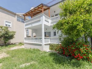 24032240-Ferienwohnung-2-Vodice-300x225-0