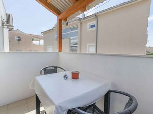 24032240-Ferienwohnung-2-Vodice-300x225-4