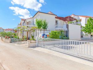 24032457-Ferienwohnung-4-Vodice-300x225-3