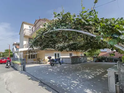 Ferienwohnung für 4 Personen (65 m²) in Vodice 1/10