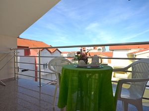 23942560-Ferienwohnung-4-Vodice-300x225-0